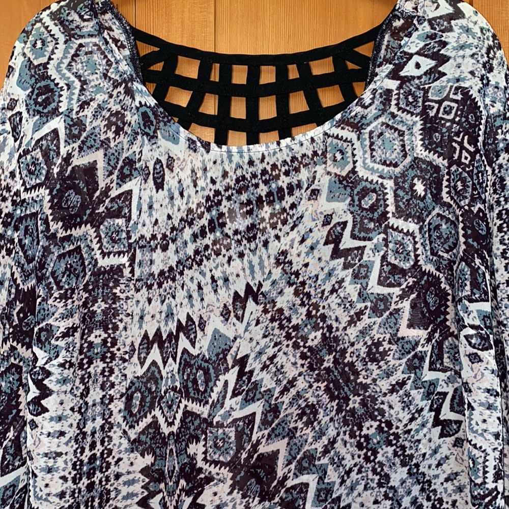 Blouse - Picture 2 of 3